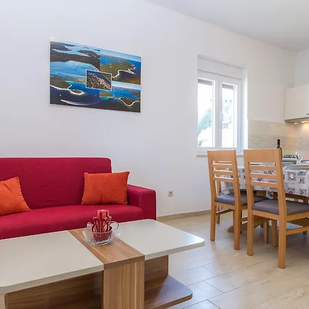 Medini Apartman Veli Rat
