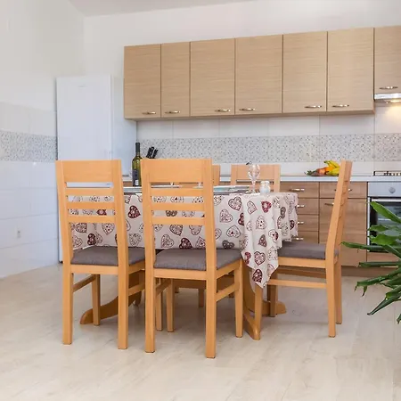 Medini Apartman Veli Rat