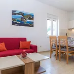 Medini Lägenhet Veli Rat