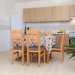 Medini Lägenhet Veli Rat